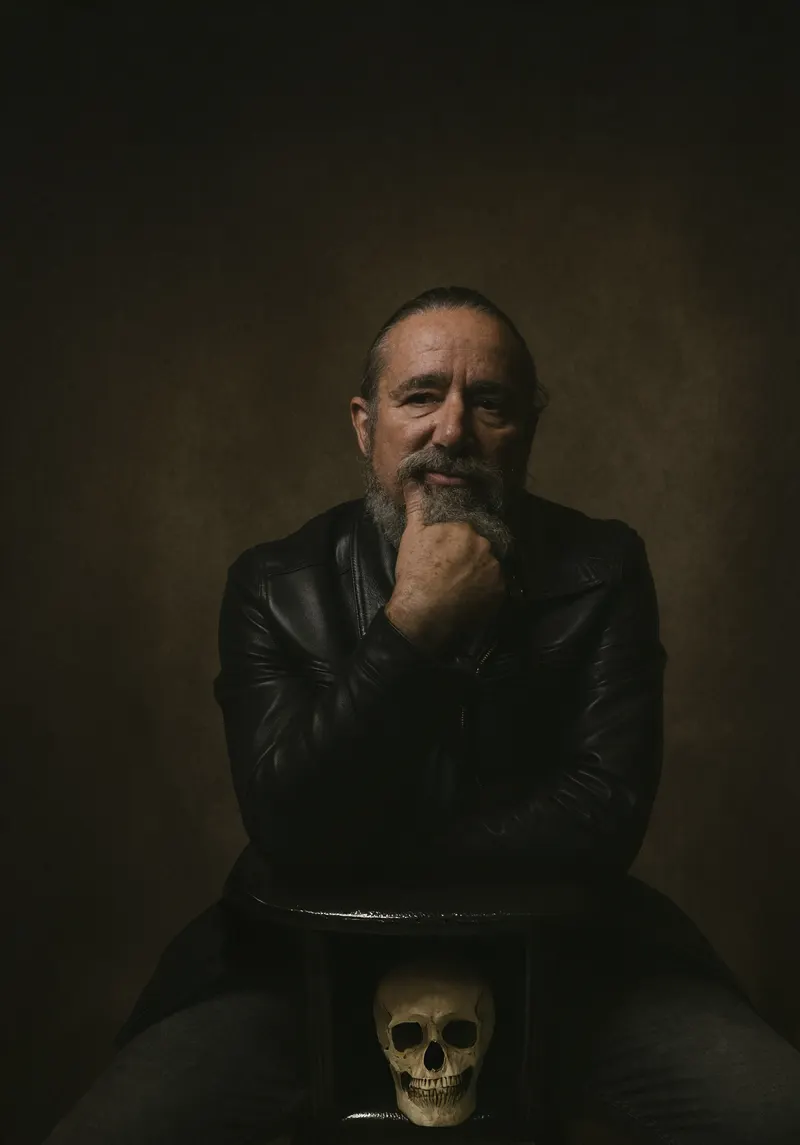 Retrato de actor con actitud dramática