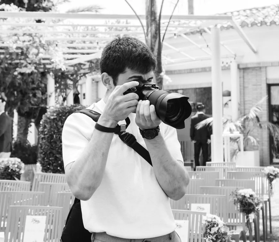 iArtist Studios photographer shooting a wedding ceremony, black and white film style