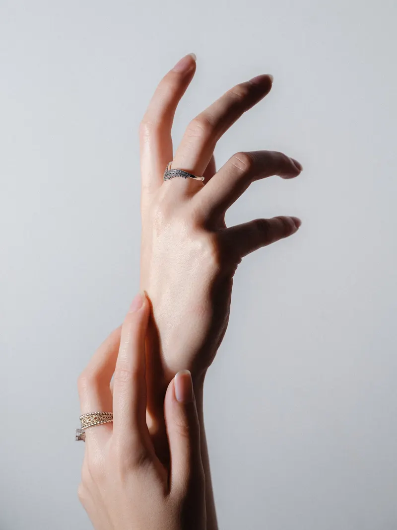 Wedding rings detail — wedding photographer cost in Spain guide